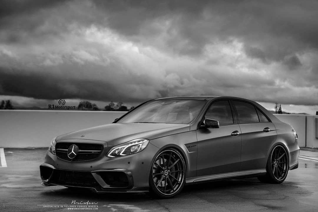 black and white Mercedes AMG E63 S photo